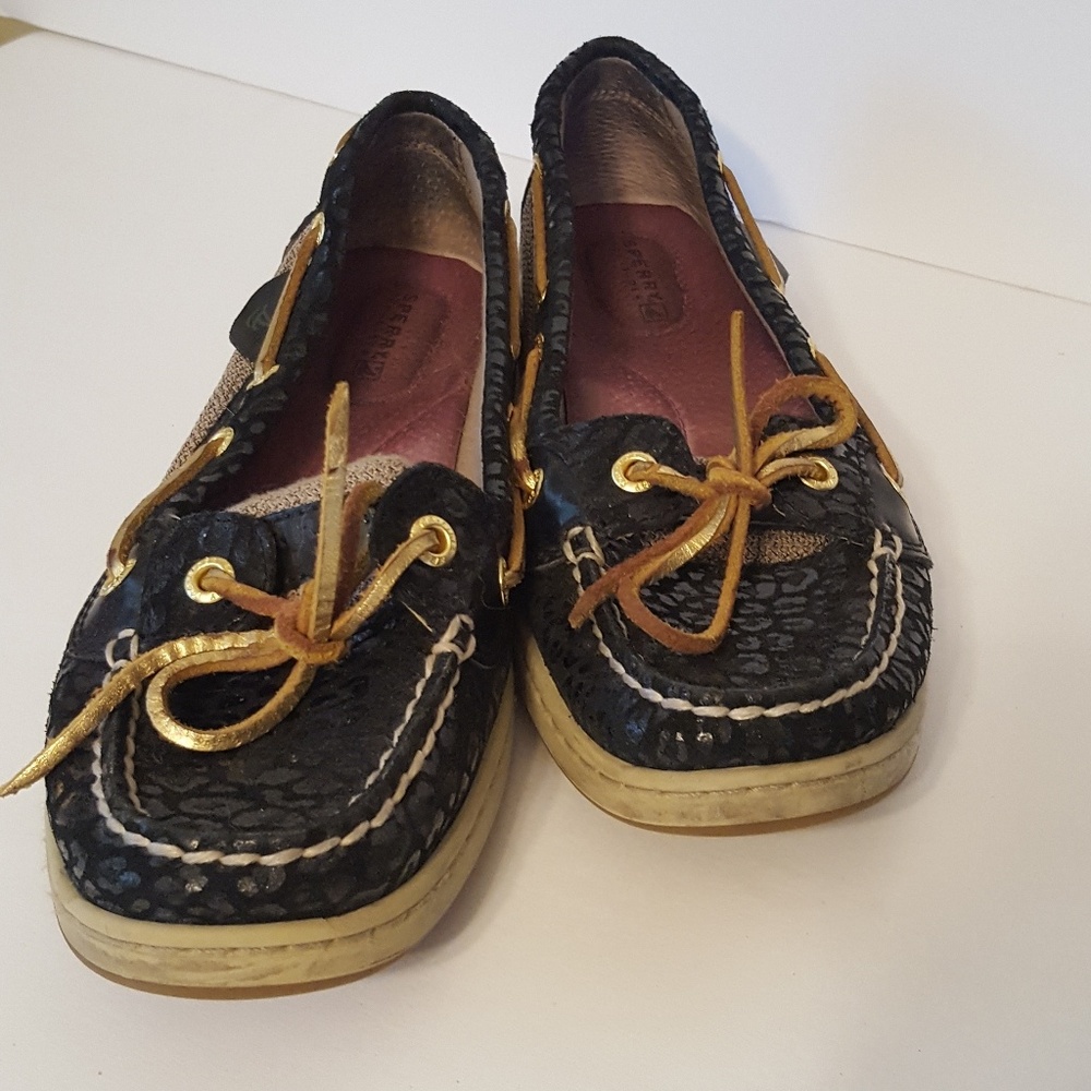 7.5 Sperrys, , navy blue, tan, gold.